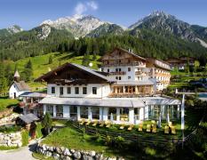Almwellness-Resort Tuffbad Aussenansicht des Hotels Almwellness-Resort Tuffbad