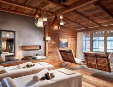 SPA-Hotel Jagdhof Spa-Bereich mit Behandlungs- und Schwebeliegen im SPA-Hotel Jagdhof