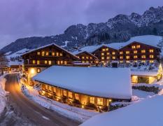 der Böglerhof Aussenansicht im Winter des Hotels der Böglerhof