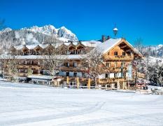 Rasmushof Kitzbühel Aussenansicht im Winter des Rasmushofes in Kitzbühel