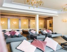 Hotel Klausnerhof Ruheraum mit Entspannungsliegen im Hotel Klausnerhof