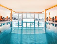 Hotel Klausnerhof Blick auf den großen Innenpool im Hotel Klausnerhof