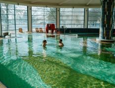 Thermal Resort Lendava Zwei Gäste im Innenpool des Thermal Resorts Lendava