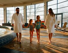 Thermal Resort Lendava Eine Familie im Bademantel im Thermal Resort Lendava