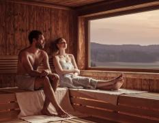 Falkensteiner Genuss und Wohlfühlhotel Mühlviertel Zwei Gäste in der Sauna im Falkensteiner Genuss und Wohlfühlhotel Mühlviertel