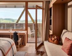 Falkensteiner Genuss und Wohlfühlhotel Mühlviertel Blick auf den Balkon mit Aussicht eines Doppelzimmers im Falkensteiner Genuss und Wohlfühlhotel Mühlviertel